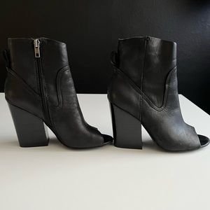 Steve Madden peep toe ankle boots, black leather, 6